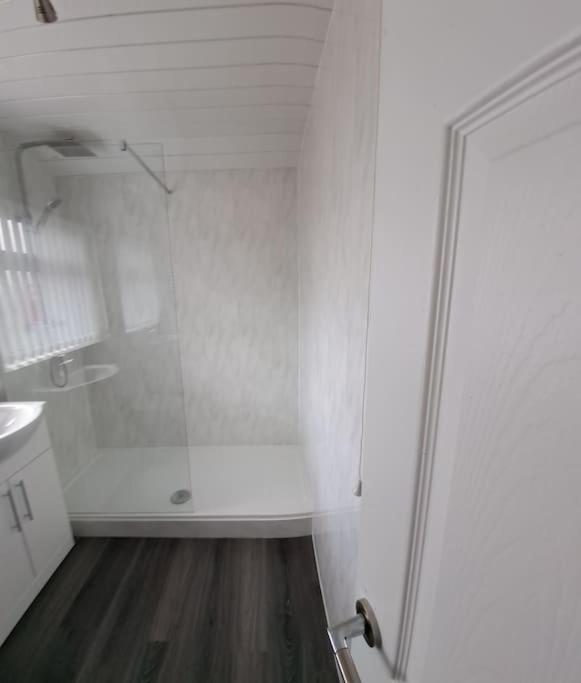 1 Bed Apart Dowlais Εξωτερικό φωτογραφία
